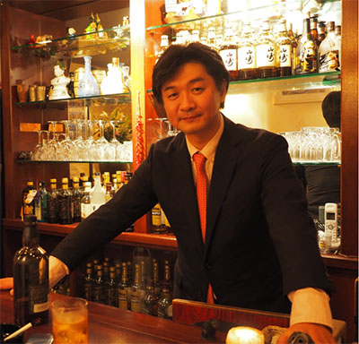 かたひじはらない法哲学者、スナック研究に挑む 首都大学東京・谷口功一教授 academist Journal